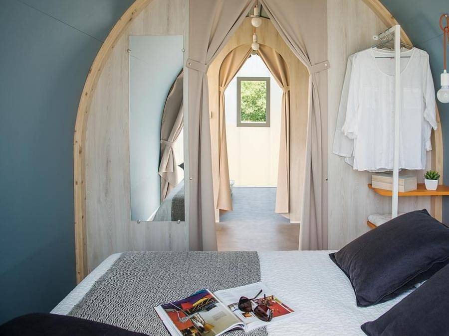 Camping L'Abri des Pins - Canvas and wooden tent 4 persons - Coco Sweet 2 bedrooms in Saint-Jean-de-Monts, Vendée