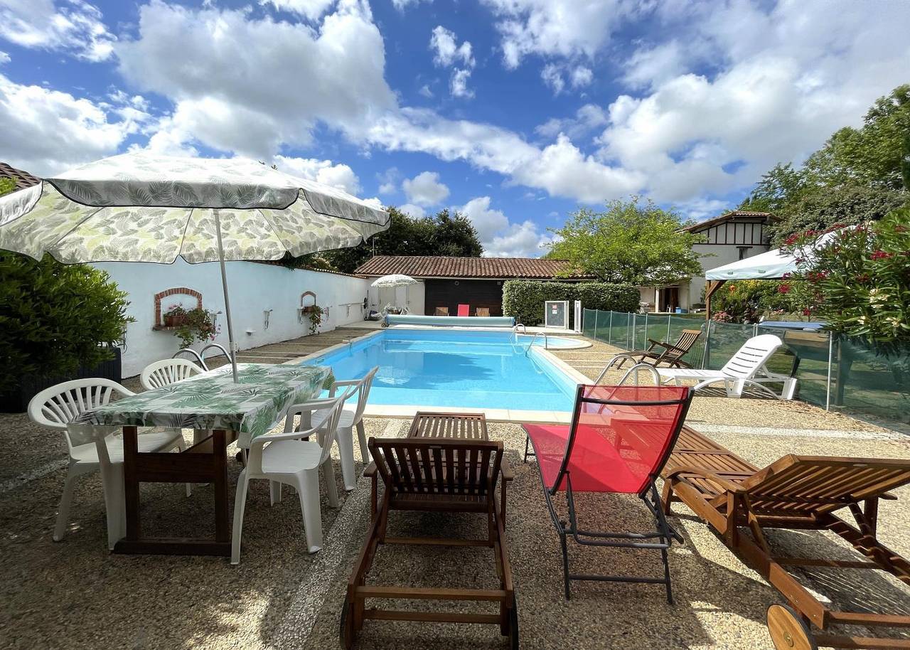 Chalet pour 4 Personnes dans Saint-Pé-de-Léren, Région de Pau