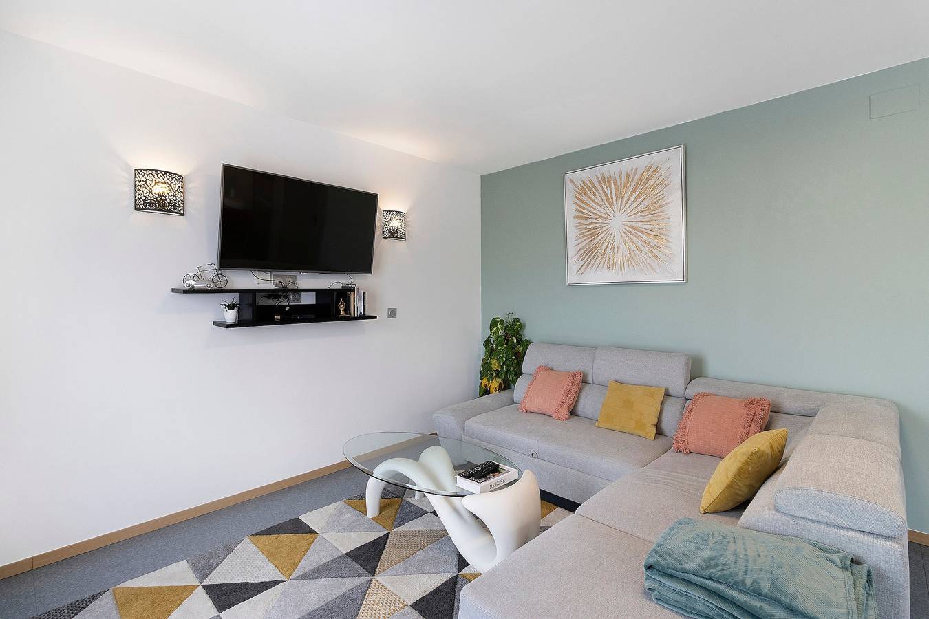 Apartamento entero, Apartamento 'Bel Appartement Perrière' con balcón, Wi-Fi y aire acondicionado in Brive-la-Gaillarde, Brive-la-Gaillarde region