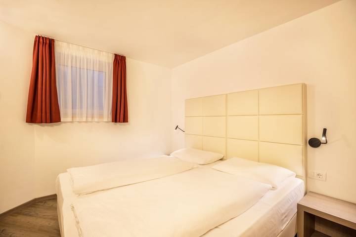 Entire apartment, Apartment “Ön Residenz Bun Sté” with Mountain View, Sauna & Garden in San Vigilio di Marebbe, Mareo