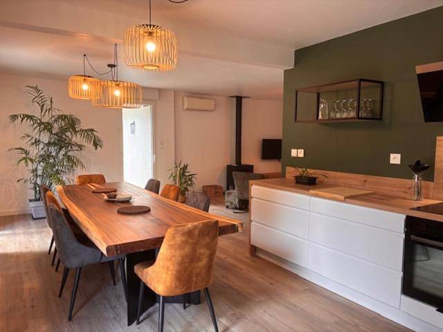 Gîte pour 8 personnes, avec piscine et jardin, animaux acceptés à Rodelle