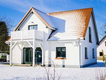 Ferienhaus für 4 Personen, mit Garten und Seeblick sowie Balkon und Ausblick, kinderfreundlich am Greifswalder Bodden