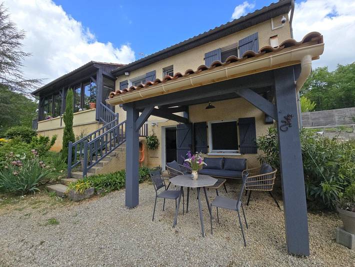 Gîte for 2 people, with garden and pool in Dordogne