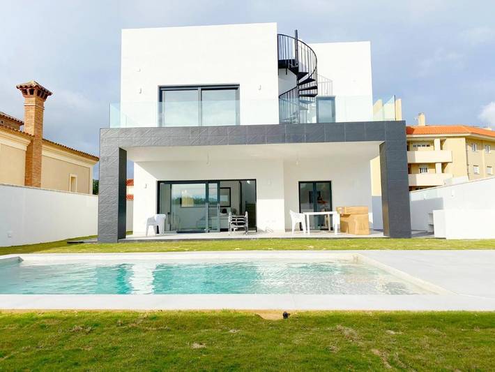 Casa rural para 8 personas, con Balcón y Terraza además de Jardín y Piscina en La Línea de la Concepción