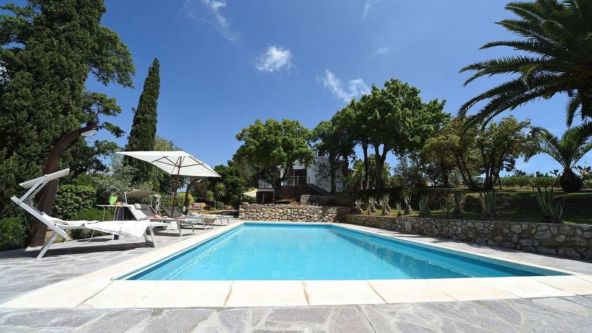 Casa sulla spiaggia per 9 persone, con giardino e piscina sull' Isola d'Elba