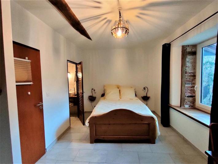 Gîte pour 6 personnes, avec jardin à Pérouges - 4