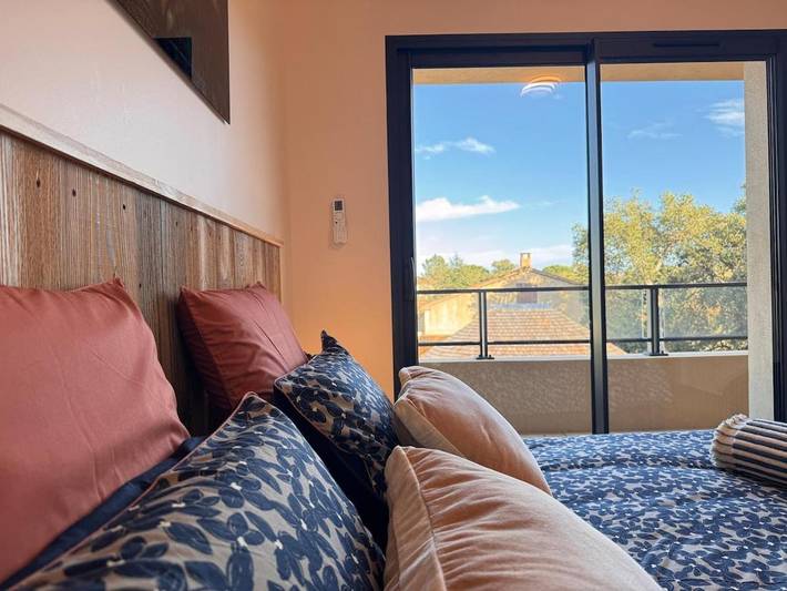 Location de vacances pour 6 personnes, avec piscine et balcon dans Office De Tourisme De Sainte Lucie De Porto Vecchio - 3