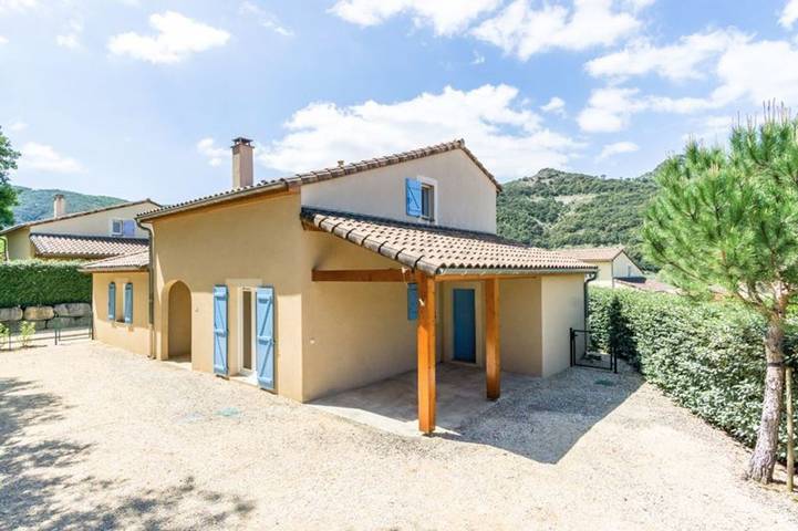 Location de vacances pour 8 personnes, avec jardin ainsi que piscine et balcon à Vallon-Pont-d'Arc - 4