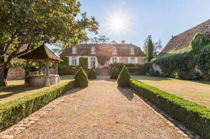 Location de vacances pour 11 personnes, avec jardin à Liorac-sur-Louyre