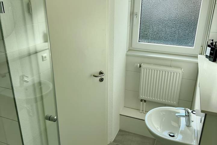 Ganze Wohnung, Renovierte & voll möblierte Wohnung für 7 Personen in Minden, Kreis Minden-Lübbecke
