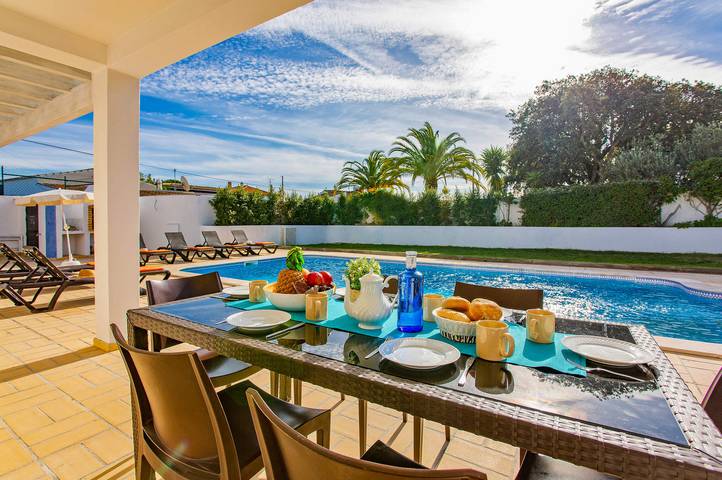 Location de vacances pour 6 personnes, avec jardin, adapté aux familles dans Almancil - 3