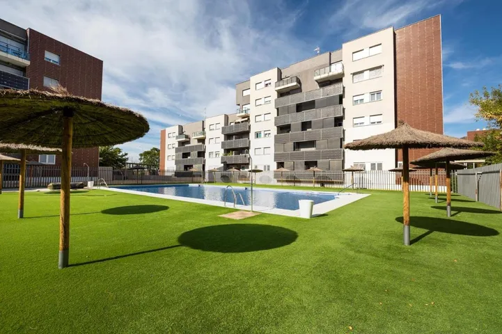 Apartamento de vacaciones para 4 personas, con piscina además de jardín y terraza - 1