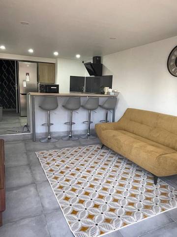 Location de vacances pour 3 personnes, avec jardin et vue à Vitrolles