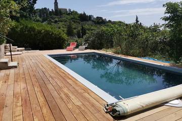 Location de vacances pour 8 personnes, avec balcon et jardin à Reillanne