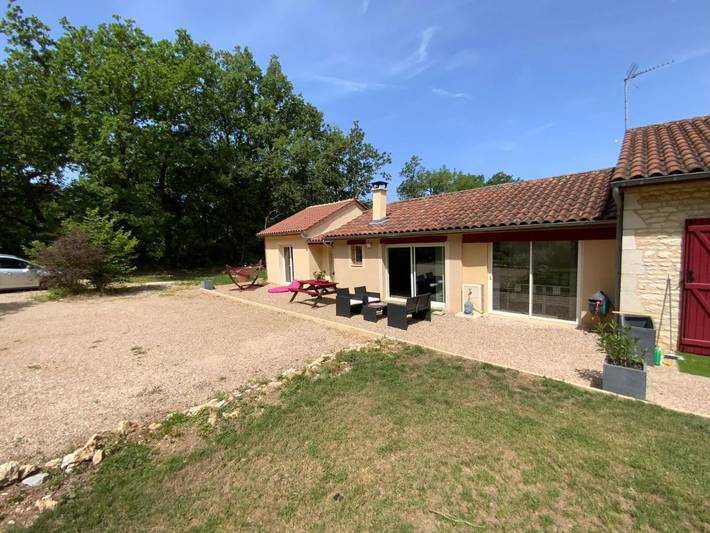 Location de vacances pour 5 personnes, avec Terrasse et Jardin ainsi que Piscine et Vue à Carlucet