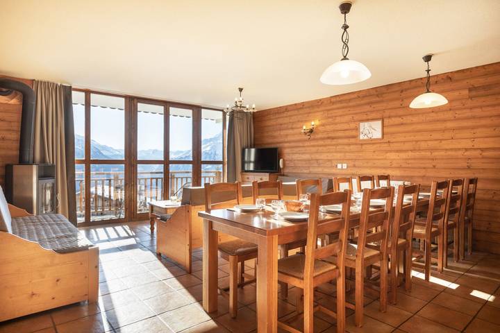 Location de vacances pour 12 personnes, avec balcon ainsi que sauna et piscine dans La Rosière