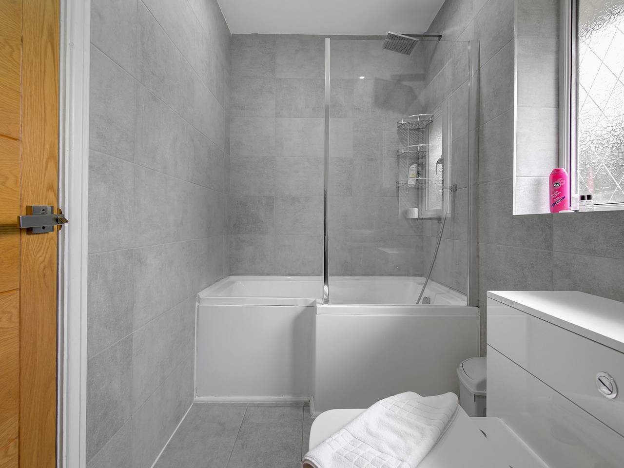 Pass the Keys | Modern Comfortable Home with parking in Stockport, Greater Manchester