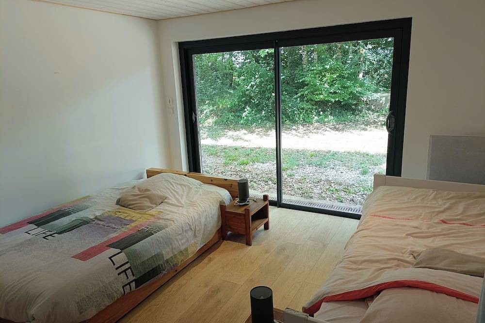 Gîte 9 personnes La Maison du Bois, 10 minutes A71, 10 minutes de Bourges in Plaimpied-Givaudins, Région de Bourges