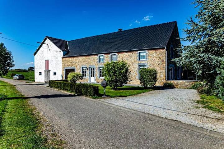 Location de vacances pour 10 personnes, avec vue sur le lac ainsi que vue et jardin, animaux acceptés à Momignies - 4