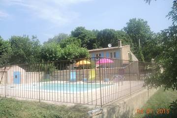 Gîte pour 6 personnes, avec jardin et terrasse à Monieux
