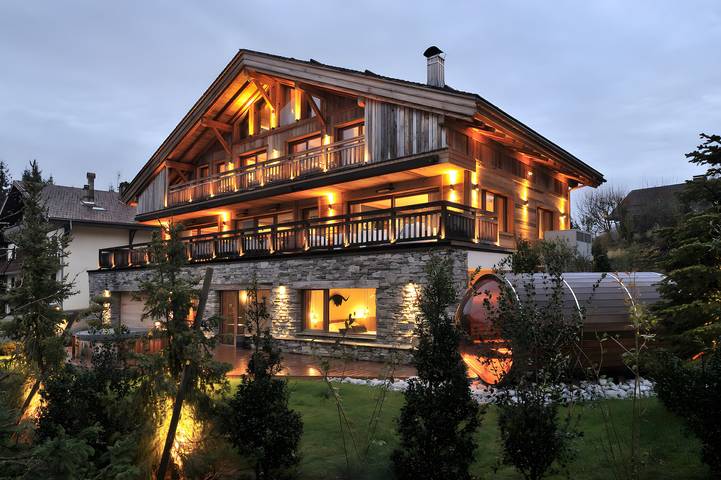 Chalet pour 17 personnes, avec Balcon et Jacuzzi ainsi que Jardin et Sauna à La Clusaz