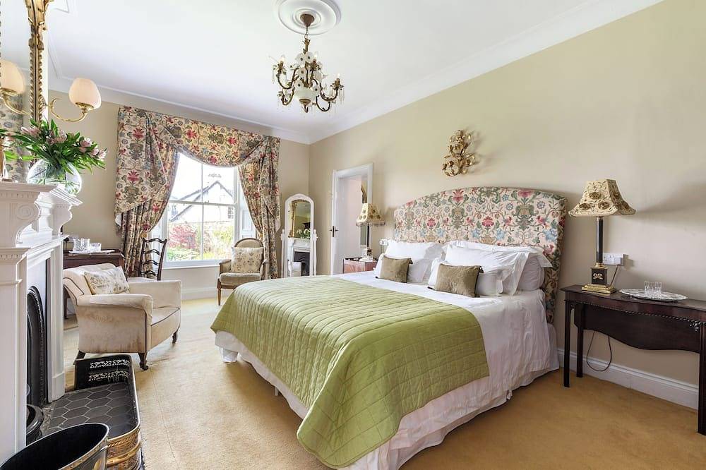 Historic Galway City House, Space and Privacy, Sleeps up to 6. Central Location. in Galway, County Galway