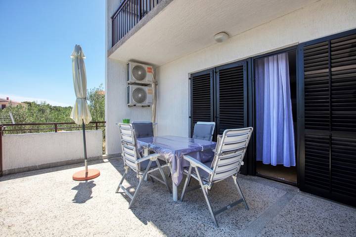 Ferienwohnung für 2 Personen, mit Balkon/Terrasse in Tisno