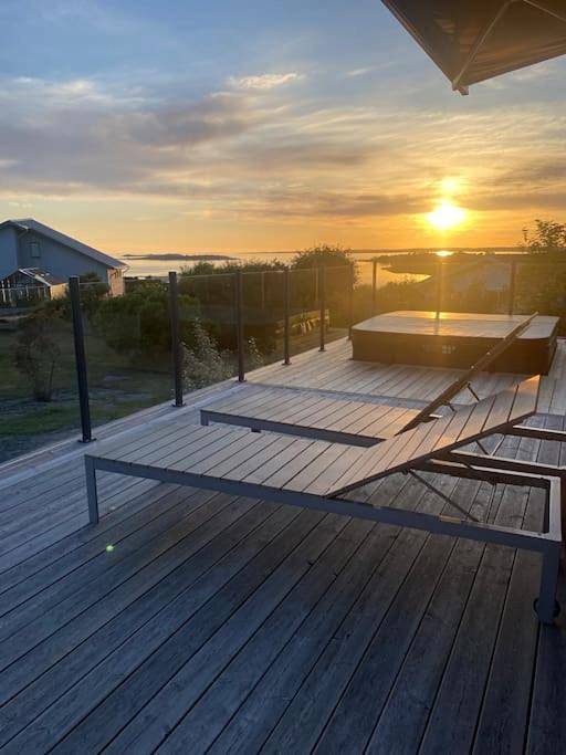 Ferienhaus für 6 Personen, mit Balkon und Whirlpool sowie Terrasse und Garten in Frillesas