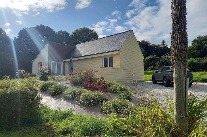 Location de vacances pour 6 personnes, avec Terrasse et Jardin à Mûr-de-Bretagne