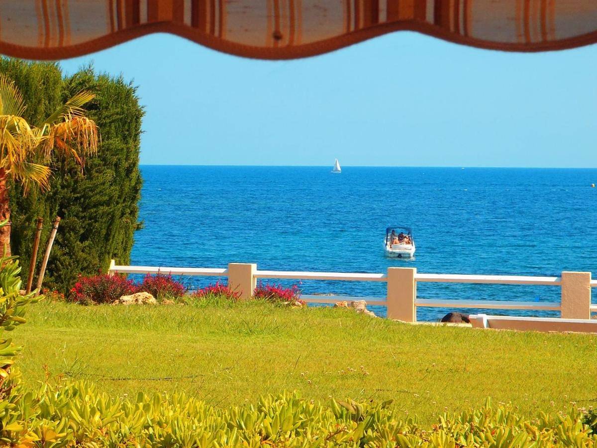 Appartement entier, Studio pieds dans l'eau in Boulouris, Saint-Raphaël