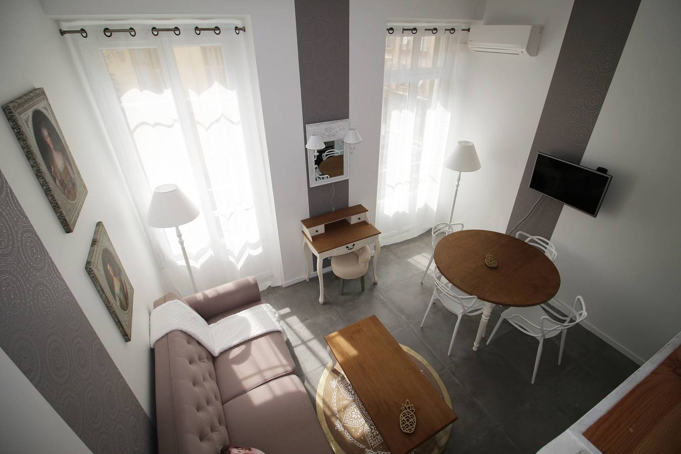 Entire studio, Studio Apartment 'Trianon Charmant Nice' with Air Conditioning in Nice (France), Nice region