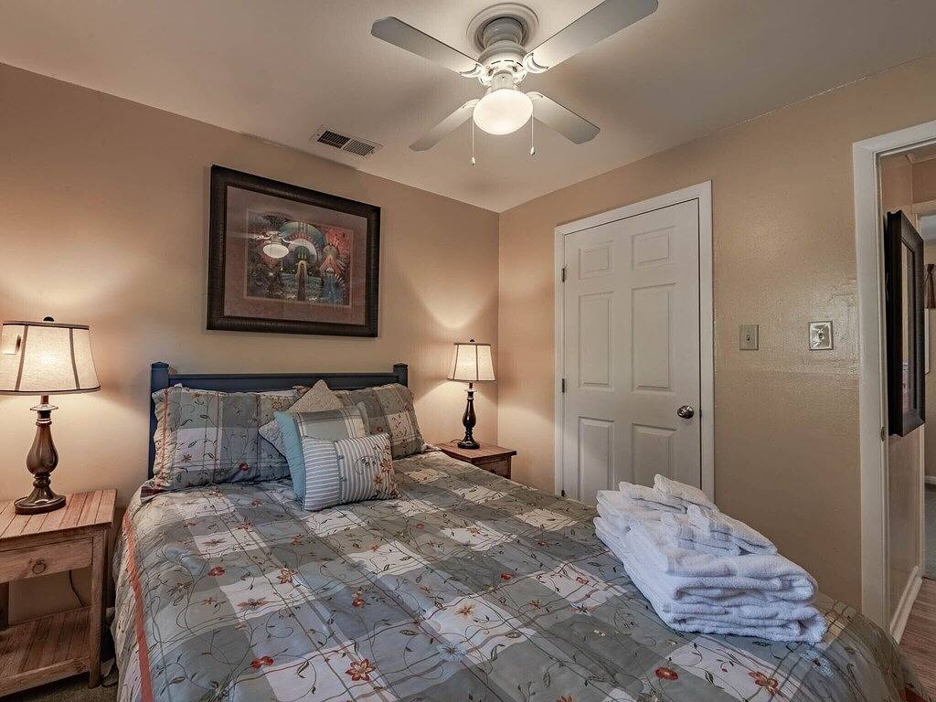 Winterfell, 2 Schlafzimmer, Schlafmöglichkeiten für 4, Wlan, Gasgrill, Whirlpool, Kamin in Ruidoso, Ski Apache