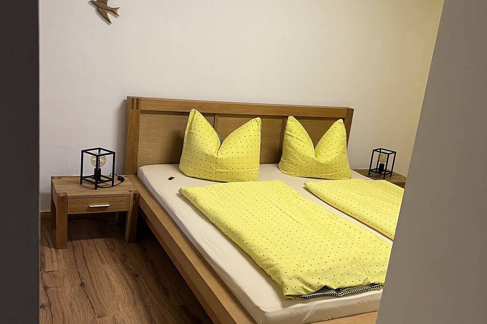 Entire apartment, Short level walk to the Albertbad with brine thermal baths, theater and spa facilities in Bad Elster, Chemnitz (region)