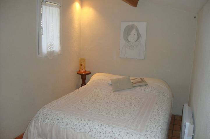 Gîte pour 4 personnes, avec jardin ainsi que piscine et terrasse à L'Isle-sur-la-Sorgue - 2