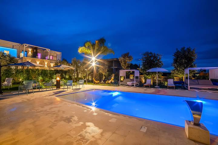 Villa per 18 persone, con piscina e balcone nonché sauna, adatto a famiglie con bambini a Scorrano