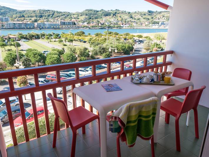 Holiday rental for 6 people, with pool and balcony in Hendaye
