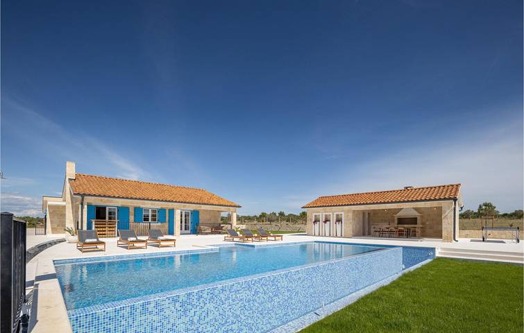 Ferienhaus für 7 Personen, mit Garten in Sveti Filip i Jakov