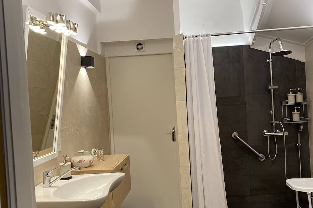 Appartement entier, Chez Hélène, adapté Pmr (disabled) les chiens bienvenus 4 pax, 3*gites de France in Bourg-Madame, Région de Prades