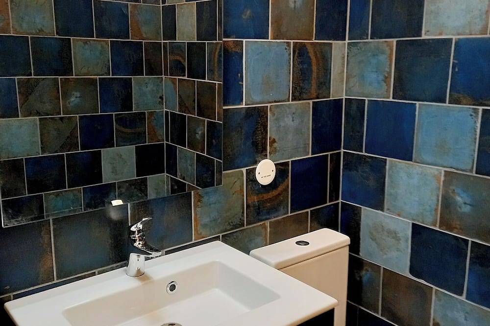 Chambre pour 2 ou 3 personnes avec salle d'eau et Climatisation in Tuchan, Côte méditerranéenne (France)