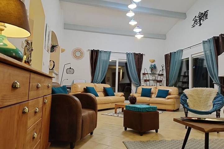 Location de vacances pour 9 personnes, avec jardin à Gattières - 2