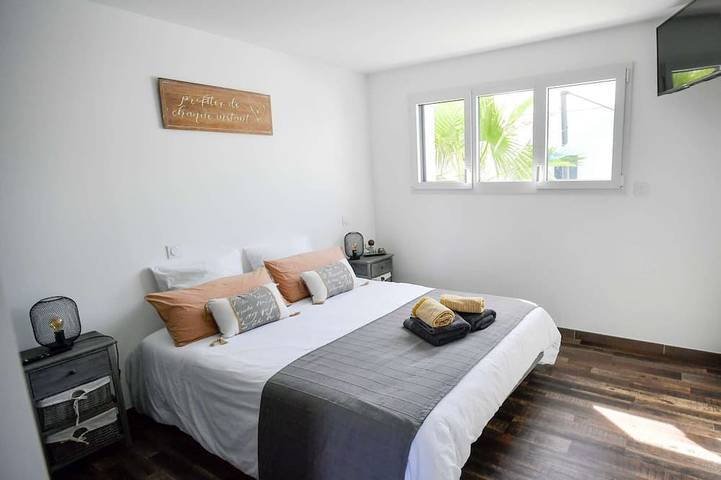 Location de vacances pour 8 personnes, avec piscine ainsi que terrasse et jardin à Sainte-Soulle - 2