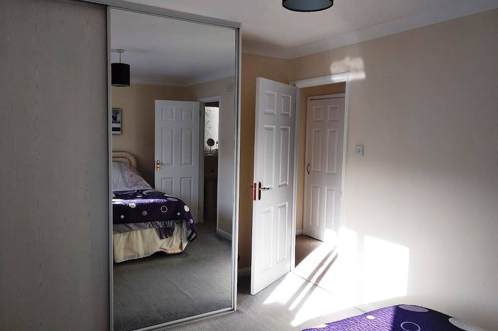 Family Holiday Home 3 Bed 2.5 Bath Free Wi-Fi 10 mins walk to Westward Ho! Beach in Westward Ho, Hartland Devon Heritage Coast