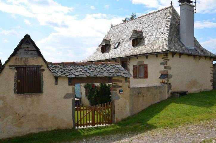 Location de vacances pour 6 personnes, avec Terrasse ainsi que Jardin et Vue à Saint-Parthem