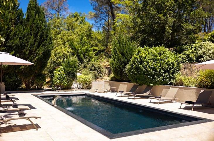 Location de vacances pour 14 personnes, avec terrasse ainsi que jardin et piscine à Tourrettes - 3