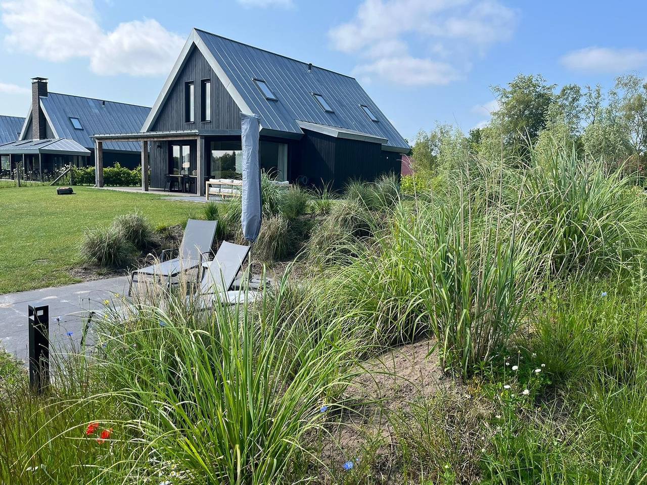 Geräumige Villa für 8 Personen mit Bootsteg und Grill in einem Ferienpark in Friesland in Sint Nicolaasga, Friesland