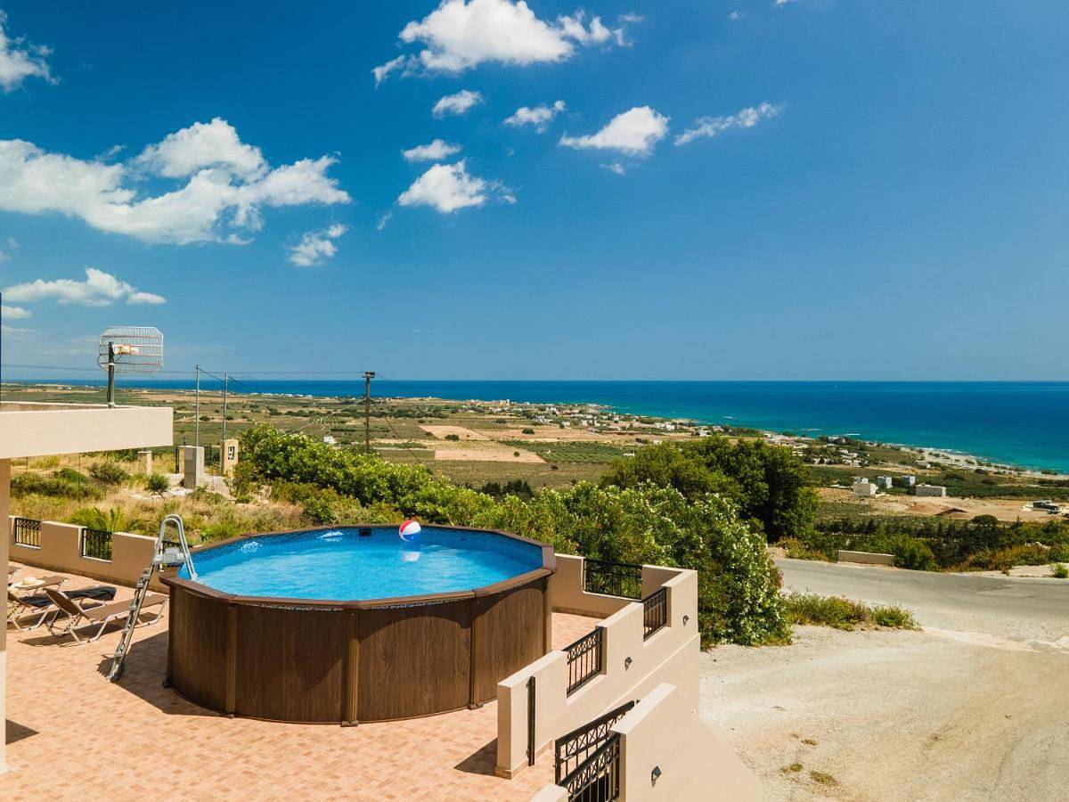 Serenitas, family house with great views in Chania i okolice