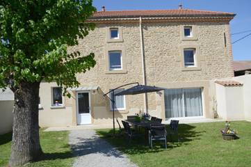 Gîte pour 6 personnes, avec jardin et vue à Montchenu