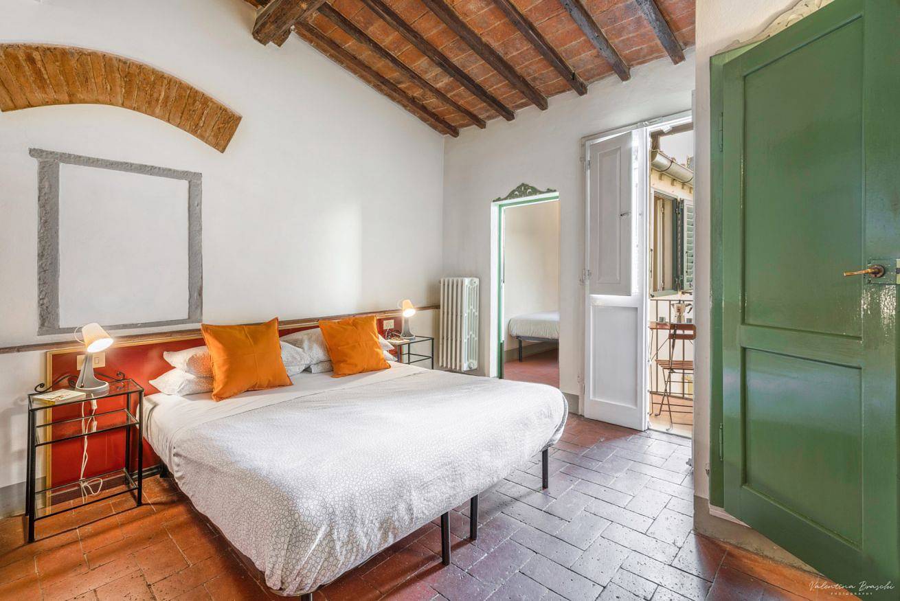 Entire apartment, Wine Apartments Florence Lambrusco in Florence city center, Florence
