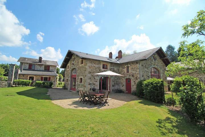 Gîte pour 14 personnes, avec Jardin et Piscine