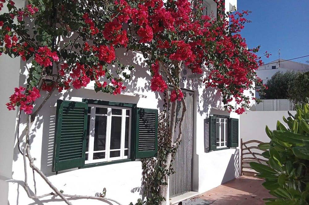 Charming, traditional  fishermans cottage in Es Grao village and Nature Reserve. in Es Grau, Maó